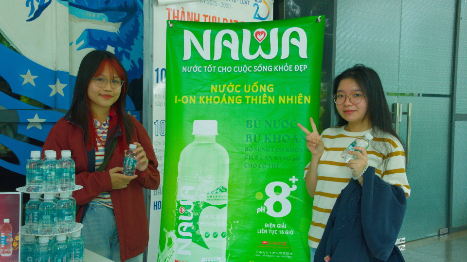 NAWA cùng sinh viên UEL